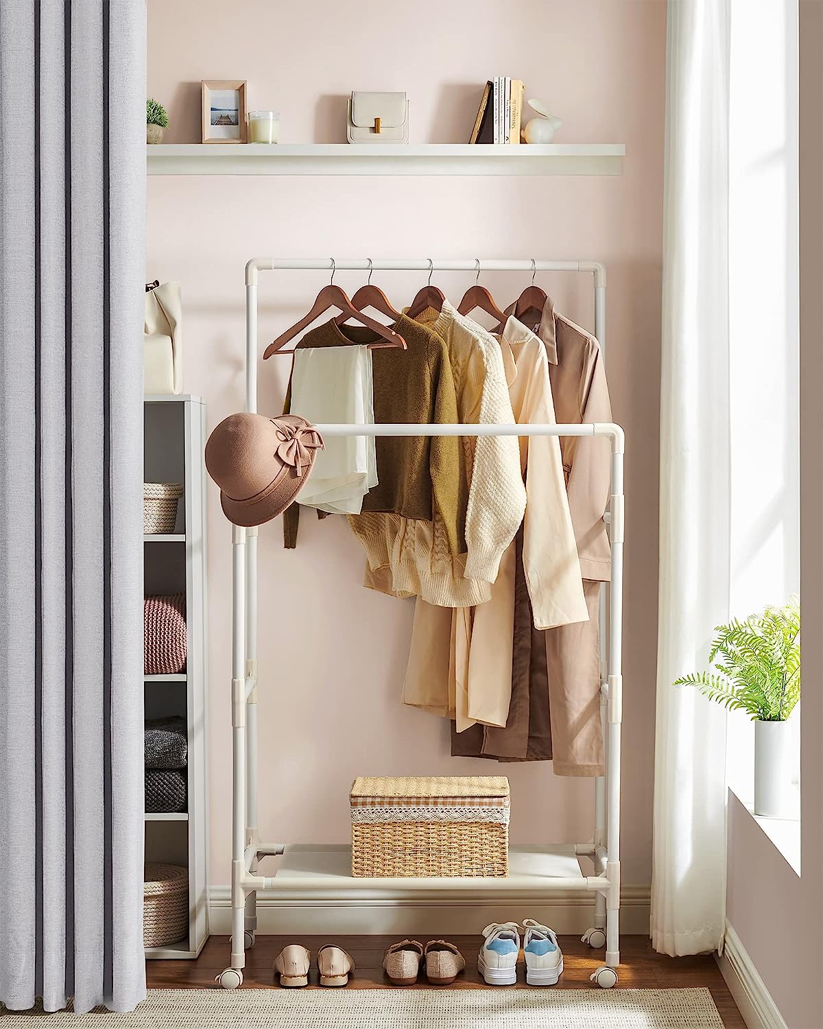 SONGMICS - Candhmics Ropay Rack, Standroom Stand, hecho de metal, con 2 palitos de ropa, 1 estante, 4 rollos, hasta 55 kg de resistencia