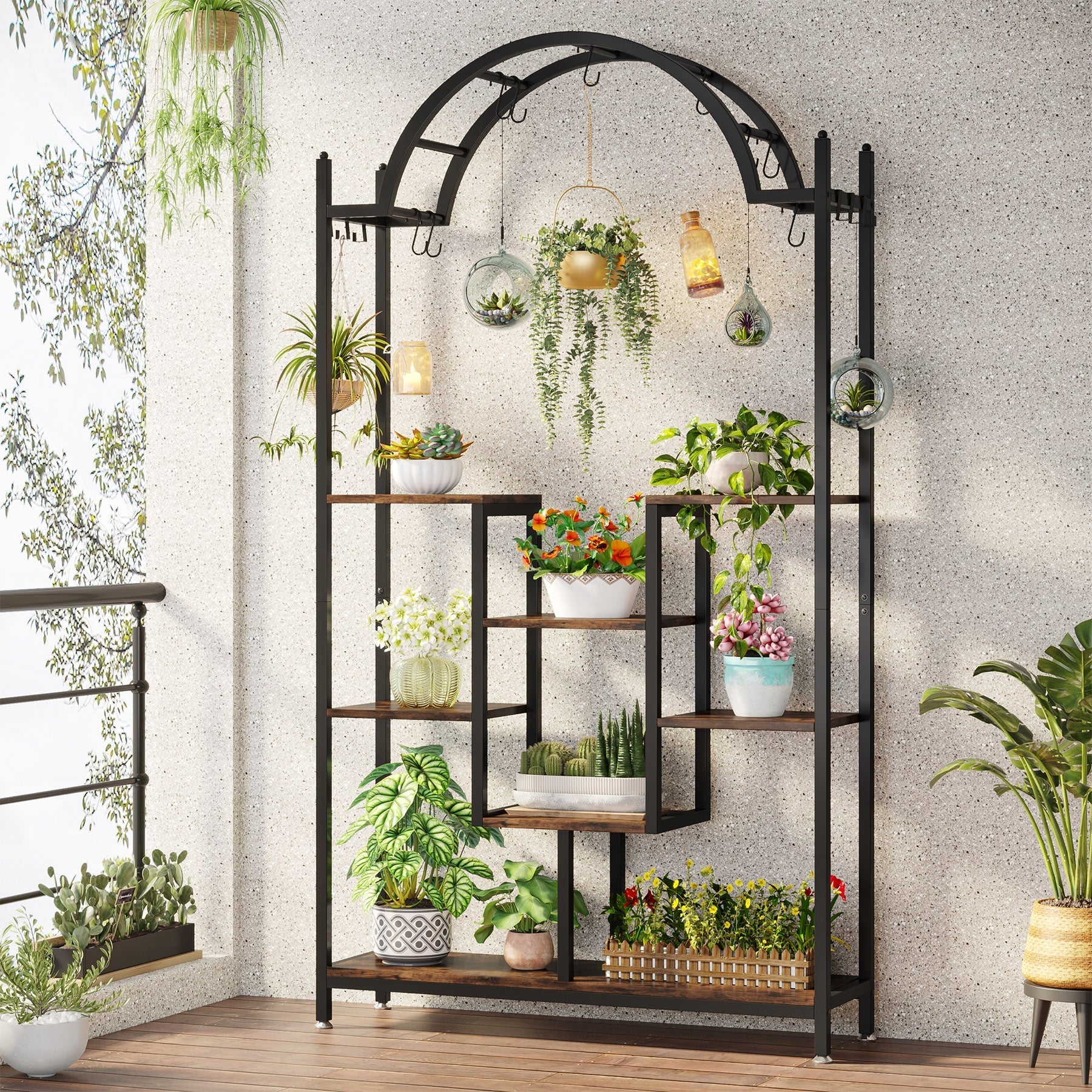 Soporte alto para plantas de interior de 5 niveles, estante de metal arqueado de 74 pulgadas con ganchos para colgar